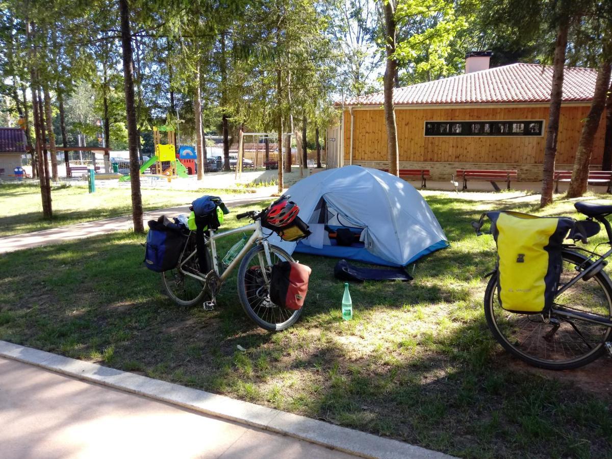 Teiraboa Base Camp Hotel Arzua Bagian luar foto