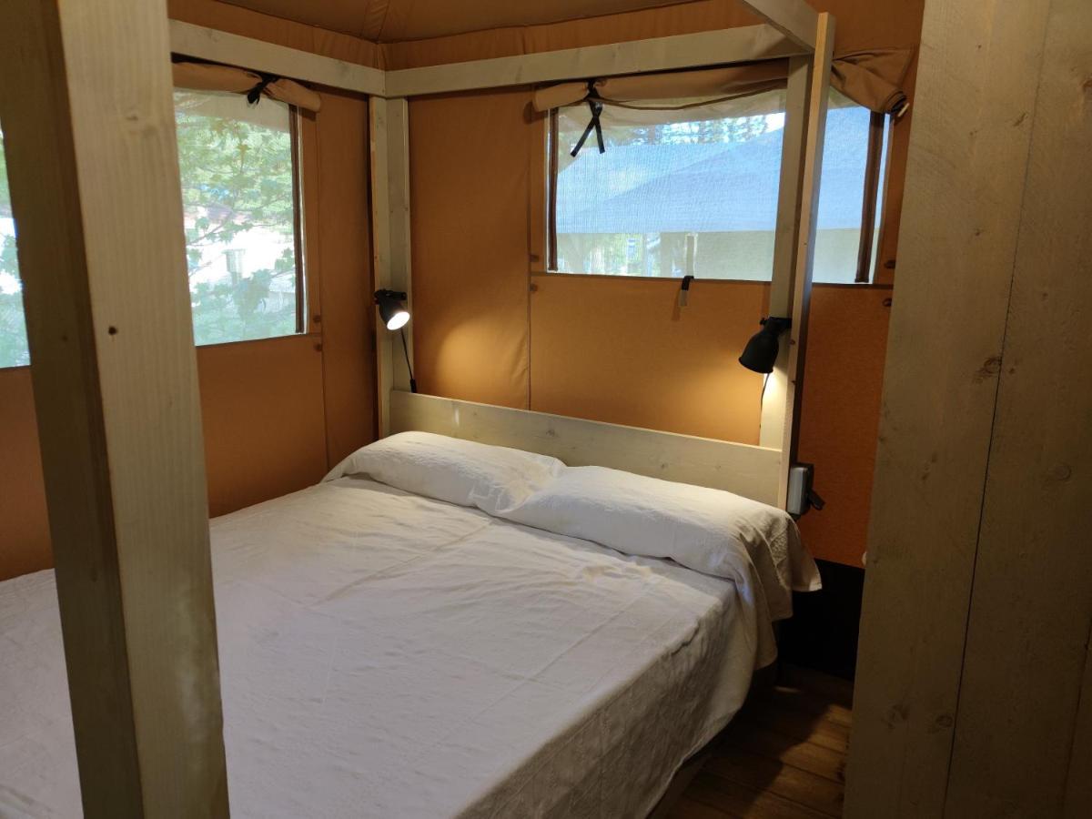 Teiraboa Base Camp Hotel Arzua Bagian luar foto