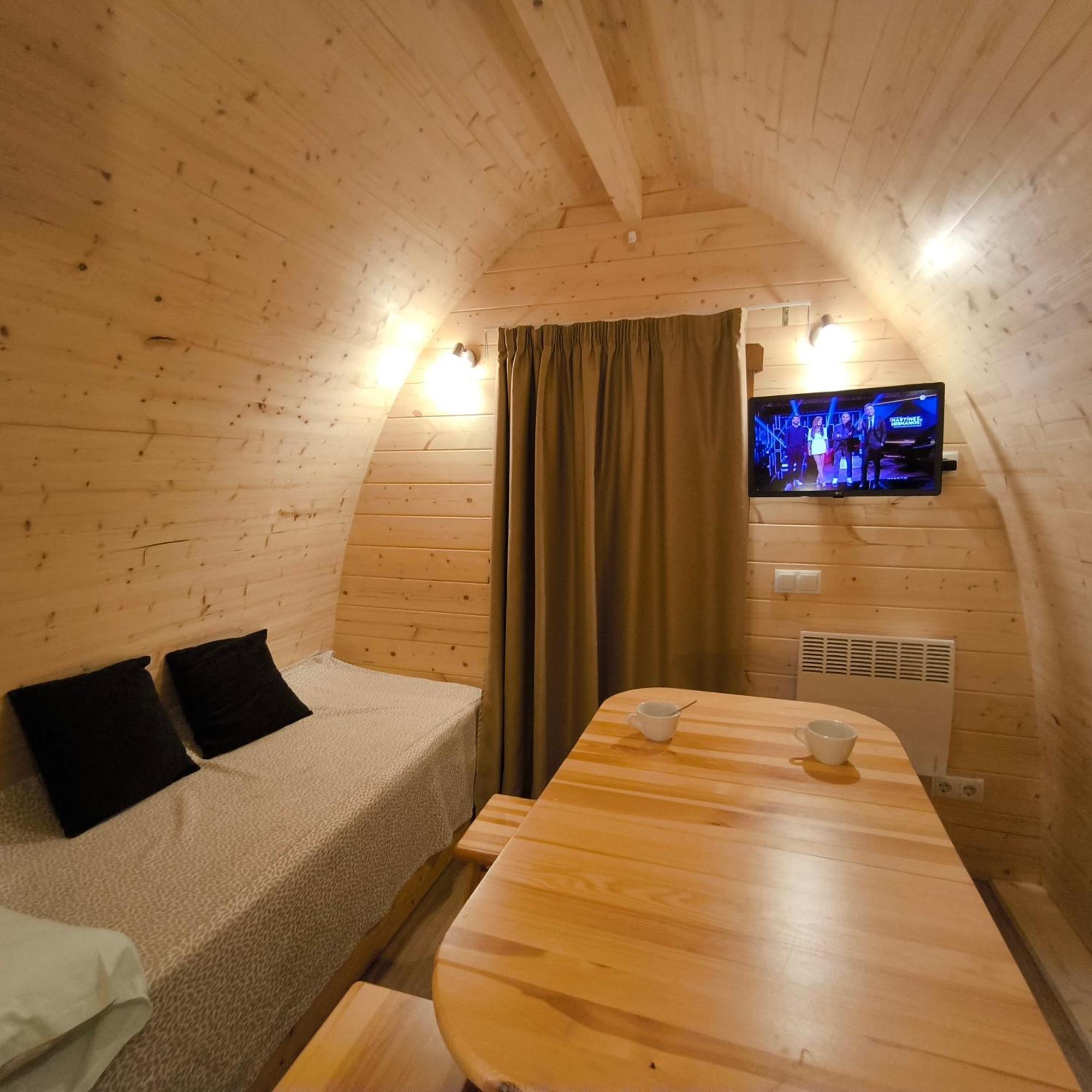 Teiraboa Base Camp Hotel Arzua Bagian luar foto